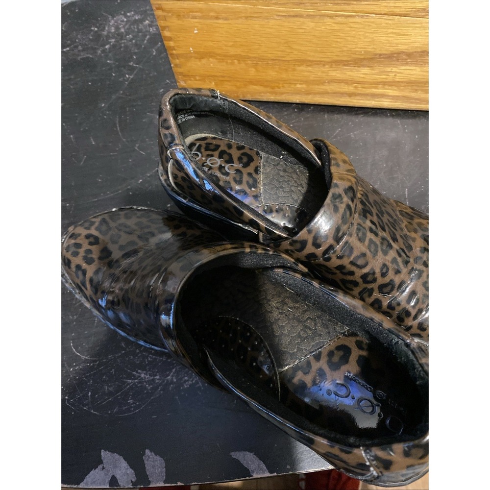 BOC Born Concept Shoes Womens 10 Leopard Clogs Brown Faux Leather Casual Slip On - Picture 8 of 10